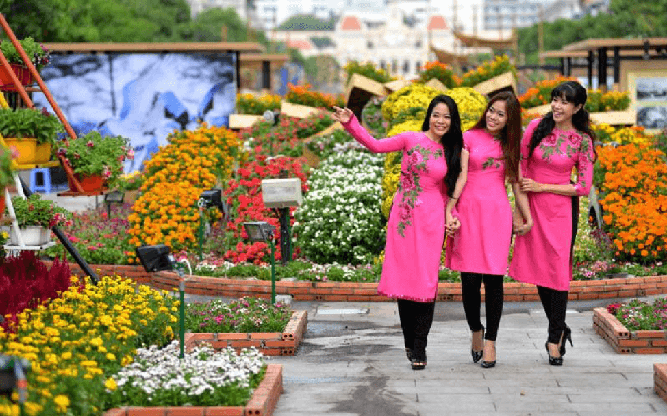 Phố đi bộ Nguyễn Huệ luôn ngập sắc hoa mỗi khi Tết đến xuân về.