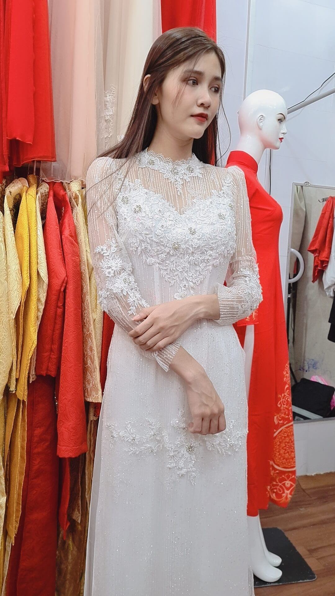 Áo dài cô dâu màu trắng thiết kế hiện đại