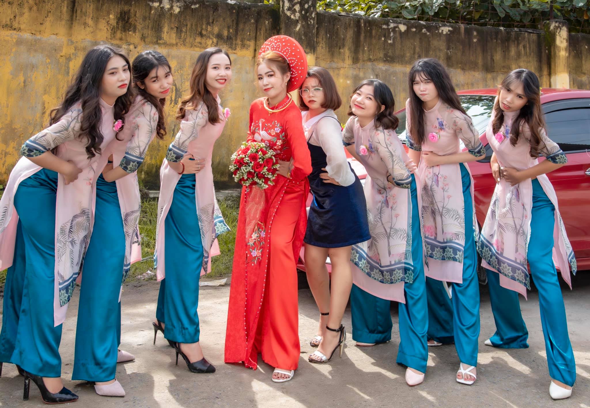 Thuê áo dài bưng quả tại Misu Bridal Nha Trang