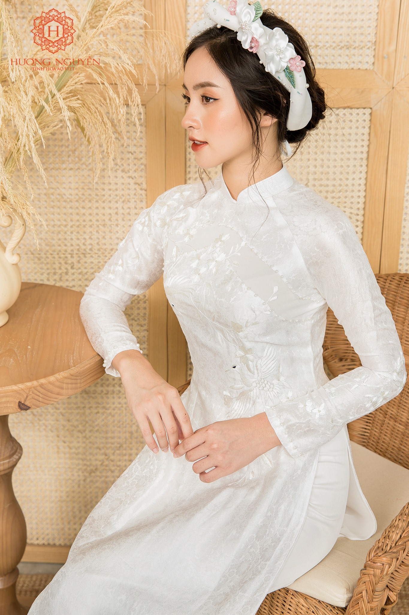 Mẫu áo dài cưới đơn giản, tinh tế tại Áo dài Hương