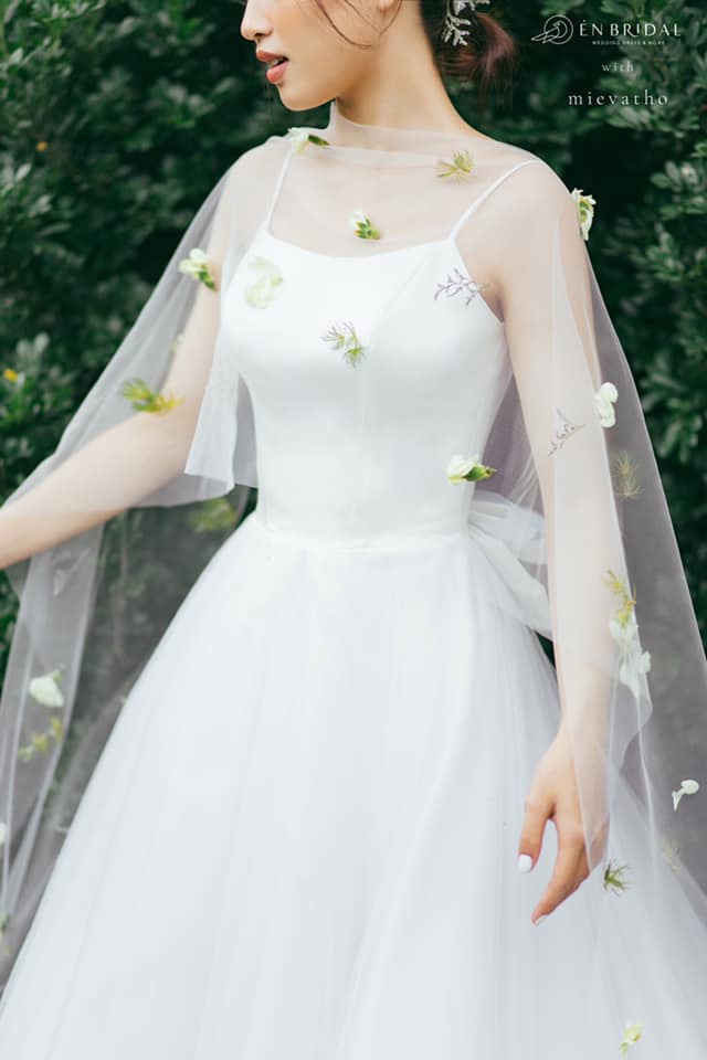 Vẻ đẹp thanh thuần đến từ chiếc áo cưới đơn giản tại Én Bridal