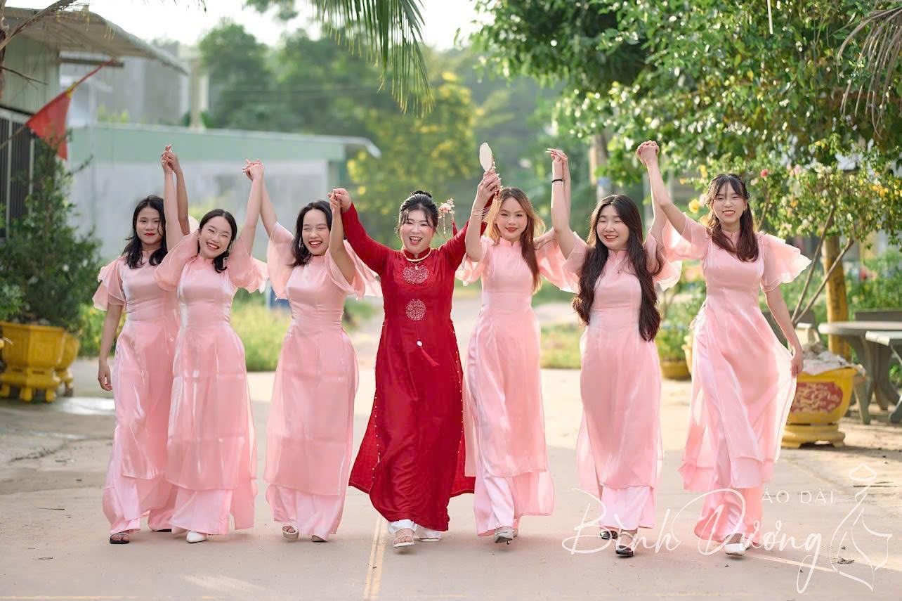 ao-dai-hong-aodaibinhduong